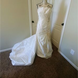 NWOT Jasmine Haute Ivory 100% Silk Strapless Wedding dress 10